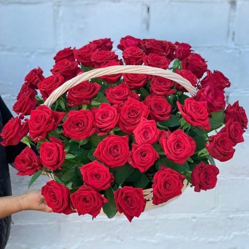 Корзина 51 красная роза - купить с доставкой в интернет-магазине | Флорист Экспресс по Котельничу
